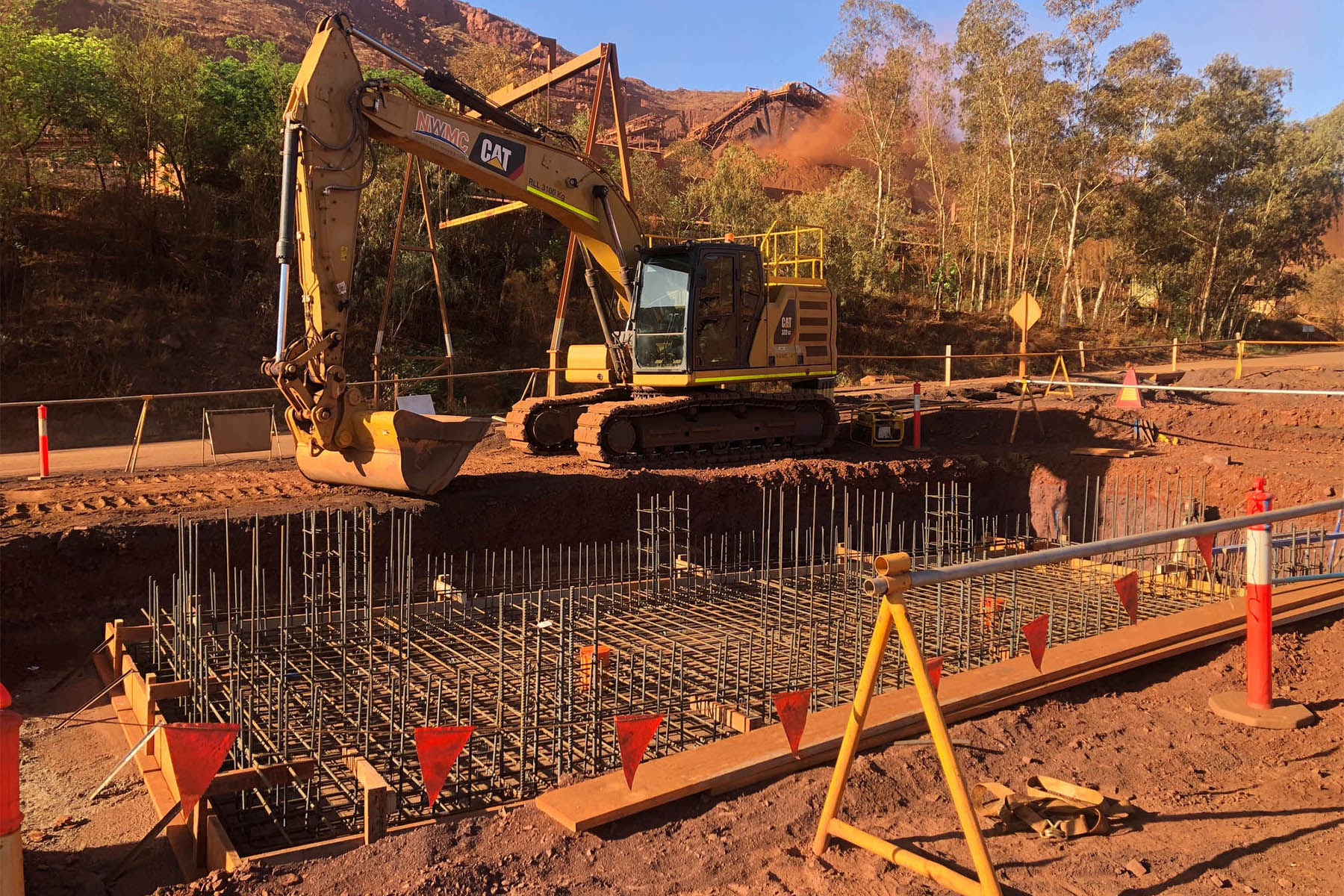a photo of a civil construction job set up on in the Pilbara
